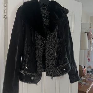 Beautiful Guess leather moto jacket with faux fur collar!